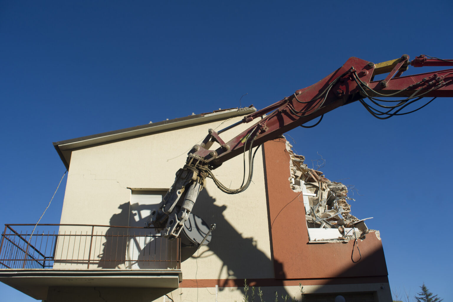 Demoliciones técnicas y derribos controlados en Valencia